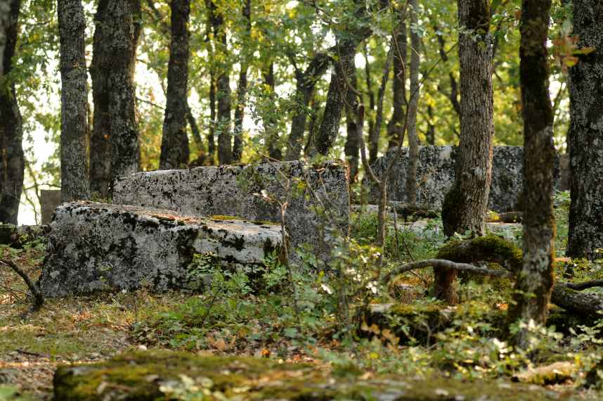 Prahistorijski tumulus i nekropola sa stećcima Grebnice – Bunčići u selu Radmilovića Dubrava, povijesno područje